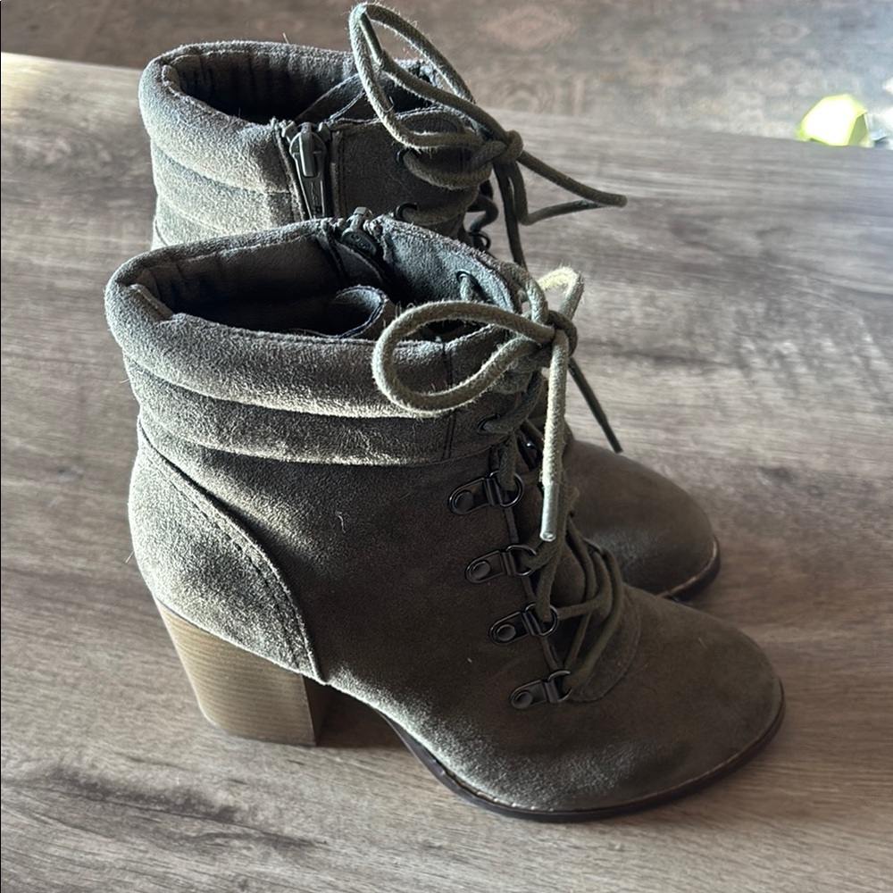 Candies Stylish Suede Ankle Boots size 6.5